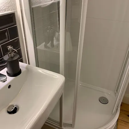 Friedenstrasse 11 Πανσιόν 4*
