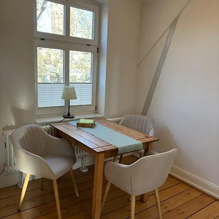 Friedenstrasse 11 بيت ضيافة 4*