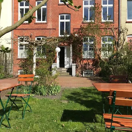 Konukevi Friedenstrasse 11 4*
